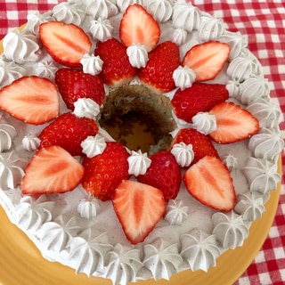 苺とチョコクリームのシフォンデコレーションケーキ★